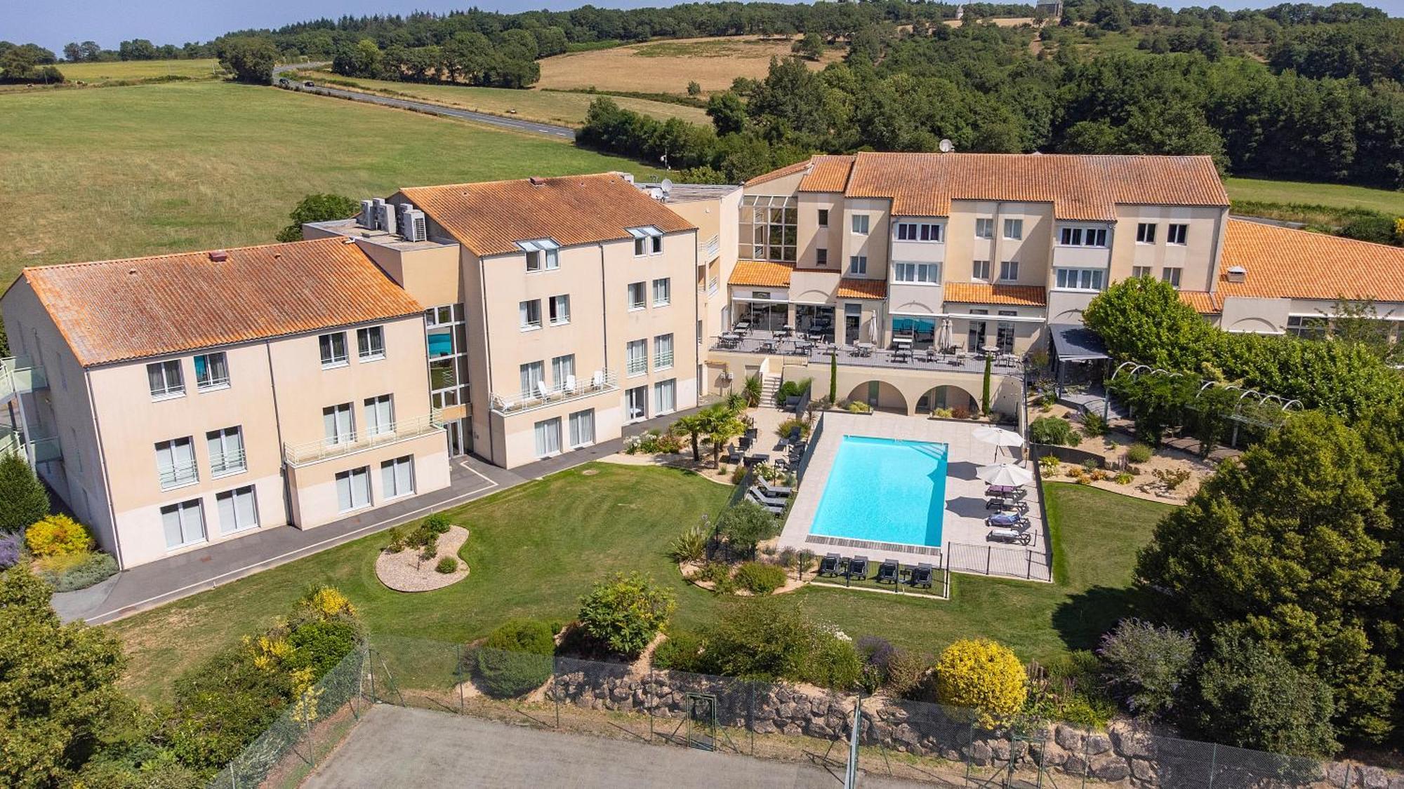 Logis Hotel Restaurant Aloe Les Herbiers Esterno foto